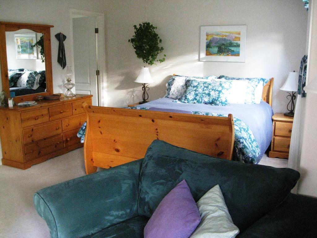 Avens Renaissance B&B Canmore Habitación foto